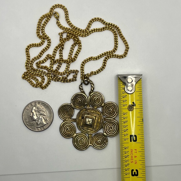 MMA Metropolitan Museum Art Gold tone Swirl Pendant Round Statement necklace - Picture 6 of 14